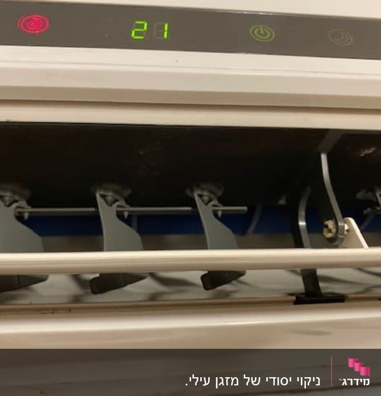 תצוגת מזגן עם טמפרטורה 21 מעלות